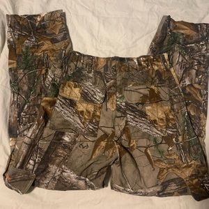 Girls camo cargo pants size L